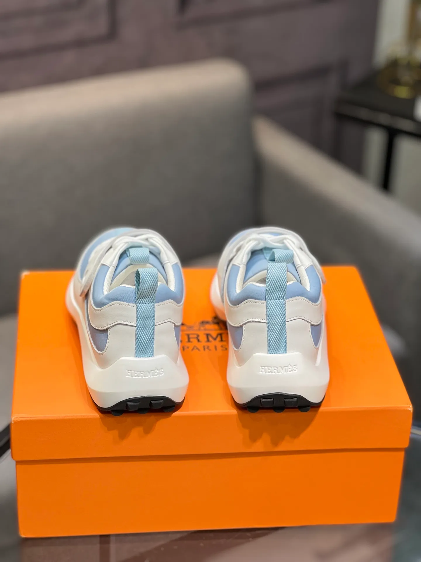Men's shoes 💰600 Actual photos 🎬 [Hermès] Couple style, official website synchronization Counter quality French Paris catwalk style Simple and classic Imported original fabric Original 1:1 outsole! The highest version on the market! Size: Female 35-41. Male 39-45 (female 41, male 45 customized)